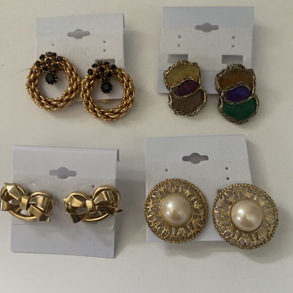 Vintage Clip On Earrings Set Of 4 Gold tone Holidays Birthdays Festive Gifts - Picture 1 of 6
